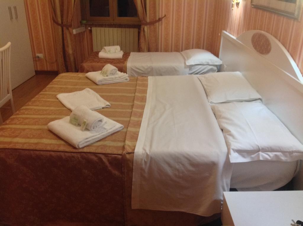 Rome Palace Hotel Værelse billede